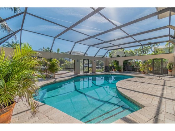 Single Family Home for sale at 1558 Sandpiper Ln, Sarasota, FL 34239 - MLS Number is T3294850
