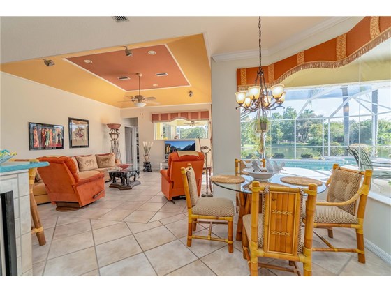 Dinette Area with Aquarium-style window with amazing views. - Single Family Home for sale at 6521 Sundew Ct, Lakewood Ranch, FL 34202 - MLS Number is A4514104