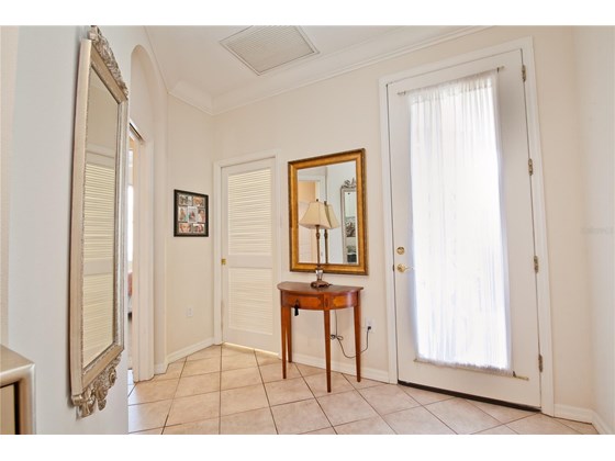 Entrance hall - Single Family Home for sale at 6427 Wingspan Way, Bradenton, FL 34203 - MLS Number is A4515449