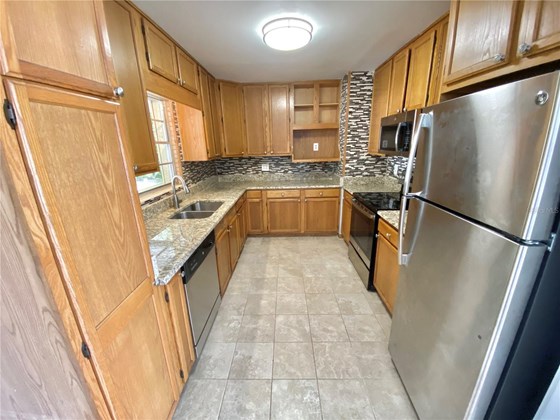 Kitchen - Single Family Home for sale at 3216 36th Ave W, Bradenton, FL 34205 - MLS Number is A4518872