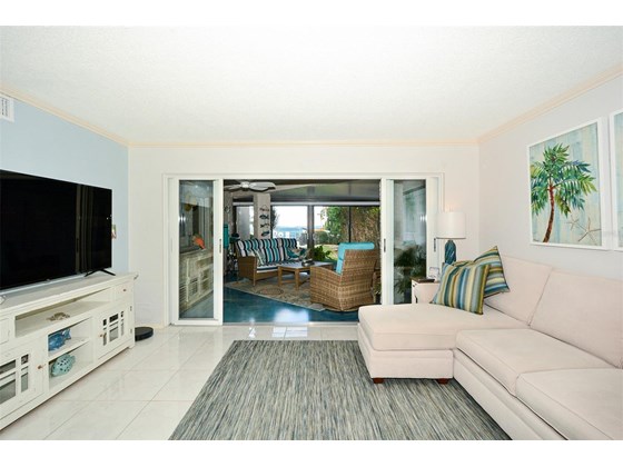 Living room with through the lanai bay views - Condo for sale at 450 Gulf Of Mexico Dr #B107, Longboat Key, FL 34228 - MLS Number is A4520786