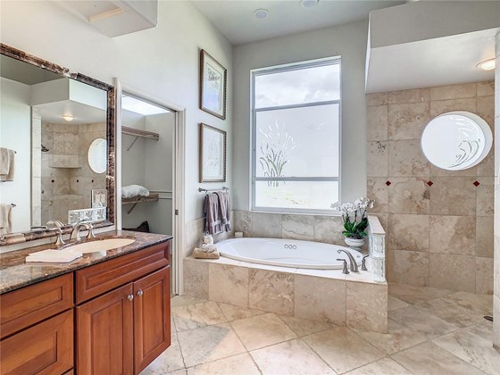 First ensuite is also spoiled with a jetted tub and separate walk-in shower - Single Family Home for sale at 319 Stone Briar Creek Dr, Venice, FL 34292 - MLS Number is A4522164